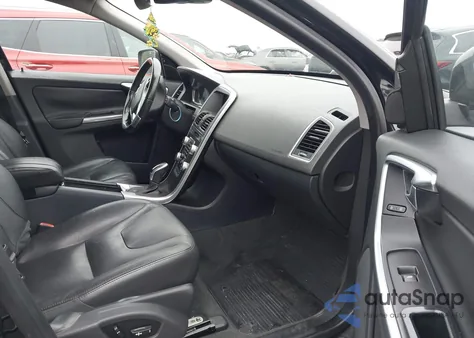 2016 Volvo Xc60 T5 Drive-E Premier из США, поврежденный, VIN YV440MDK8G2823016